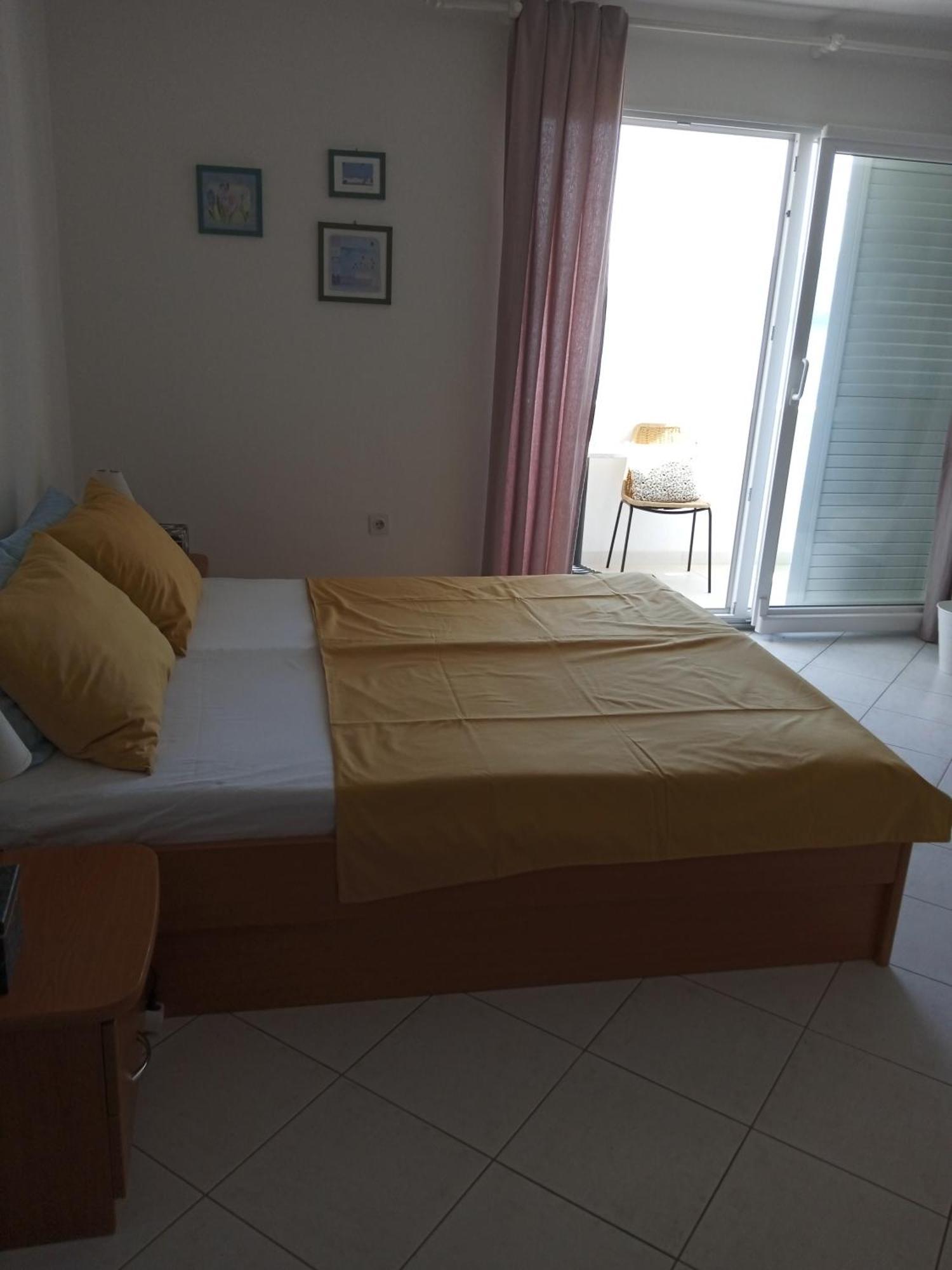 Apartmani More Комарна Екстериор снимка